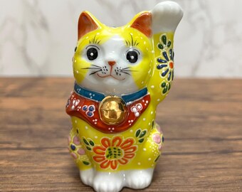 Right hand up / Maneki neko Japanese Lucky cat Kutani yaki ware