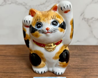 Right hand up / Maneki neko Japanese Lucky cat Kutani yaki ware