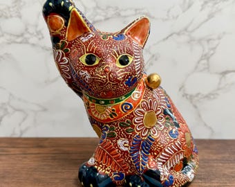 Right hand up / Maneki neko Japanese Lucky cat Kutani yaki ware
