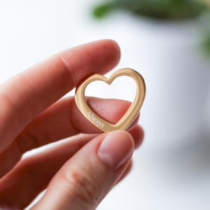 Recuerdo de corazón personalizado: ficha grabada personalizada, regalo de abrazo de bolsillo, recuerdo de boda o conmemoración, pequeña muestra de amor.