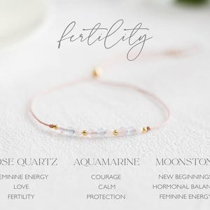 Pulsera de cristal de fertilidad delicada: cuarzo rosa, piedra lunar y aguamarina