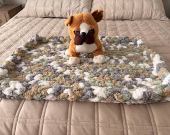 Chunky Knit Pet Bed for Medium-Sized Dogs