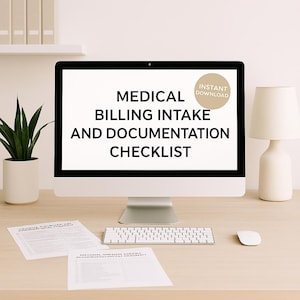 Puede incluir: Un monitor de computadora muestra "MEDICAL BILLING INTAKE AND DOCUMENTATION CHECKLIST" con una etiqueta de "DESCARGA INSTANTÁNEA". Un teclado, un ratón y dos documentos impresos están sobre un escritorio de madera clara. También se ven una lámpara y una planta.