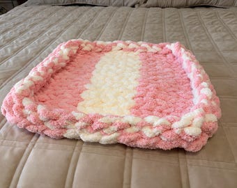 Chunky Knit Pet Bed for Extra Small-Sized Dogs