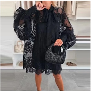 Vestido de encaje con mangas largas y bordado de gasa con encaje