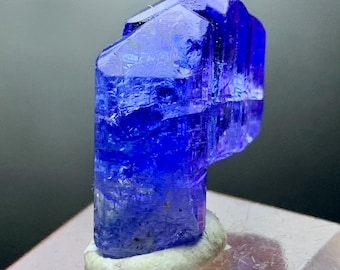 Cristal de tanzanita azul natural de Tanzania. 14 quilates.