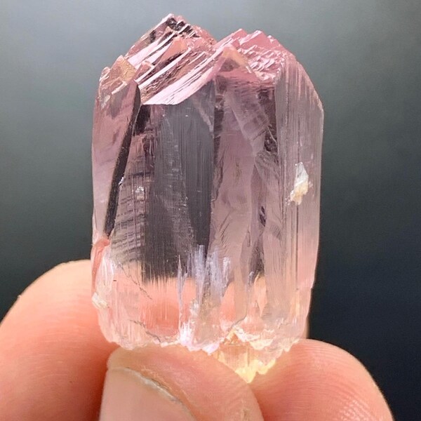 Natural Pink Kunzite Crystal,Double Terminated Mountains Shape From Afghanistan Mine.14 Grams