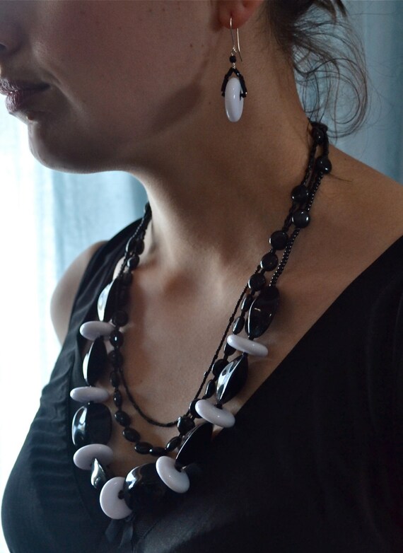 ★SENTIMENTS★ NO.503 [IVORY] NECKLACE IVORY NECKLACE W/ 1.5IN NETSUKE AND BRECCIATED JASPER 32