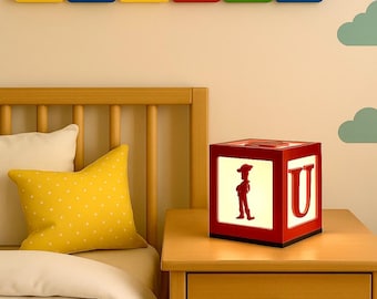 トイ・ストーリーをテーマにしたランプ – 子供用パーソナライズキューブランプ | カスタムネームライト
