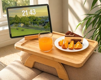 Bandeja auxiliar de bambú para el brazo del sofá con soporte para teléfono / Bandeja para portátil/aperitivos que se engancha al sofá