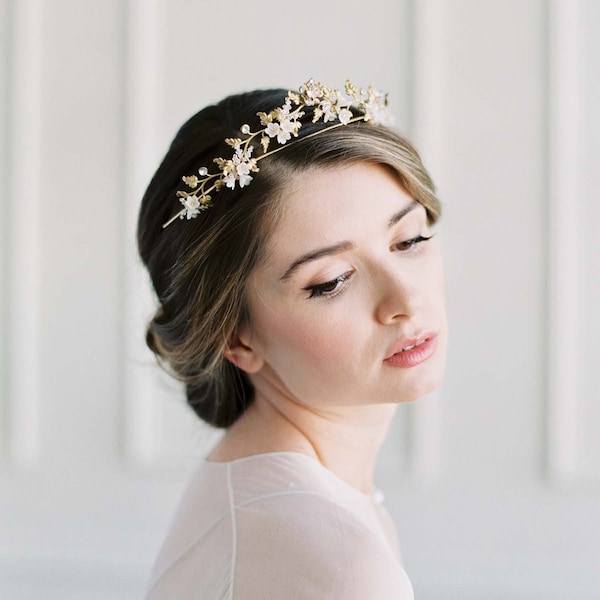 Delicate Flower Crown, Bridal Crown, Bridal Tiara, Tiara, Wedding Hair Piece, Bridal Headpiece, Crown, Bridal Crown, Krone,COURONNE de FLEUR