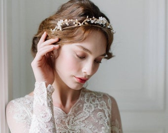 Delicate Floral Crown, Flower Bridal Crown, Bridal Headpiece, Gold Wedding Hair piece, Gold Bridal Tiara, Wedding Crown
