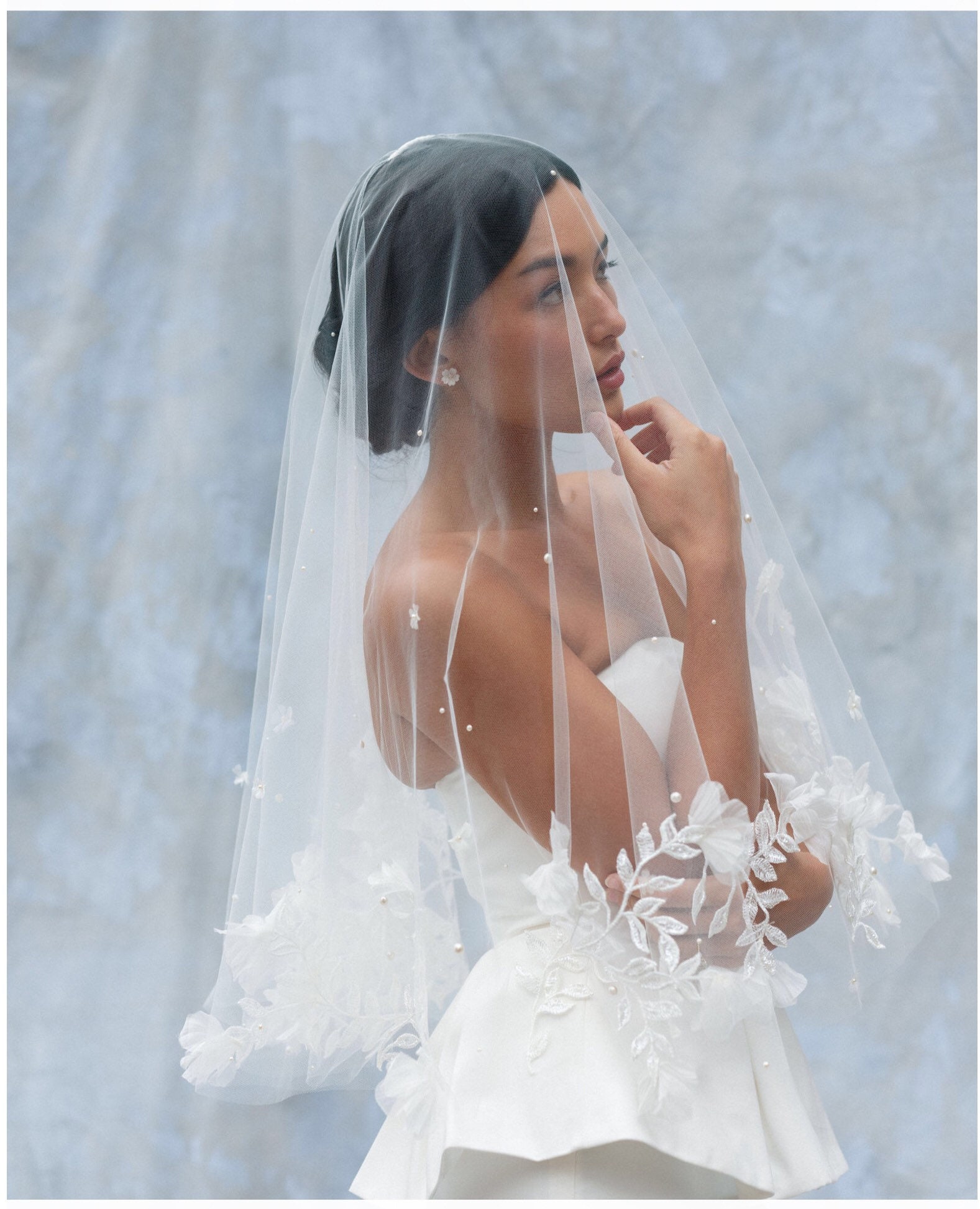 Short Veil with Lace Fabric Flowers