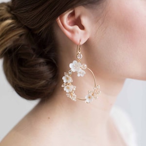 Bridal Statement Earrings, Floral Bridal Earrings, Oval Hoop Earrings, floral wedding earrings, wedding jewelery, modern bridal oval hoops