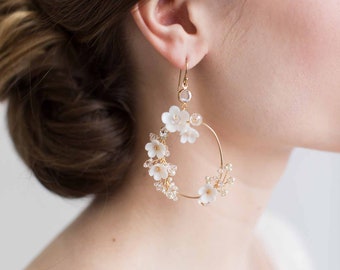 Bridal Statement Earrings, Floral Bridal Earrings, Oval Hoop Earrings, floral wedding earrings, wedding jewelery, modern bridal oval hoops