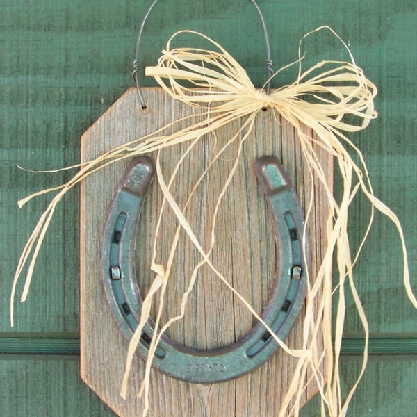 Lucky Horseshoe on Reclaimed Wood, Horseshoe Plaque, Rustic Home Decor, Farmhouse Decor, Horse Decor, Western Decor