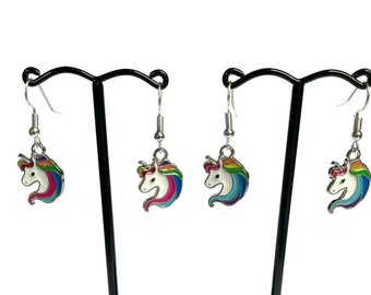 Śliczne tęczowe kolczyki z jednorożcem w kolorze srebrnym, hipoalergiczne, wiszące, z emalii