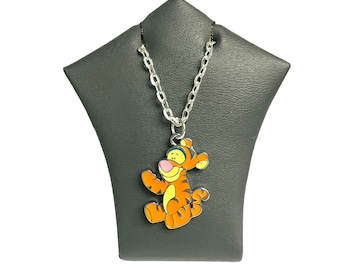 Naszyjnik z tygrysem z kreskówki - Przyjaciel Kubusia Puchatka - Zawieszka z emalii, srebrzony łańcuszek