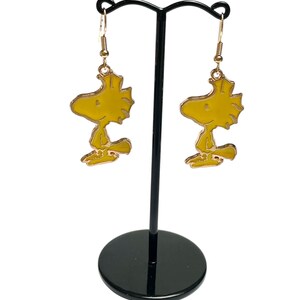 Pendientes colgantes de esmalte hipoalergénicos chapados en oro con dibujo de pájaro Woodstock