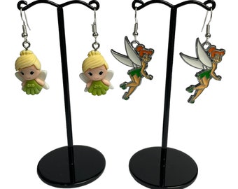 Srebrne kolczyki zwisające inspirowane Dzwoneczkiem Piotrusiem Panem