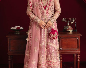 Traje formal/vestido de novia de diseñador pakistaní en color rosa bebé adornado a mano