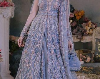 Vestido de novia pakistaní gris lavanda adornado / Vestido largo Peshwas de diseñador