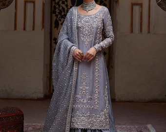 Camisa de seda cruda gris adornada con gharara y dupatta aplastadas / Ropa pakistaní para Eid