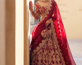 Lehanga Choli de novia rojo intenso / Bordado dorado ornamentado, elegante atuendo oriental