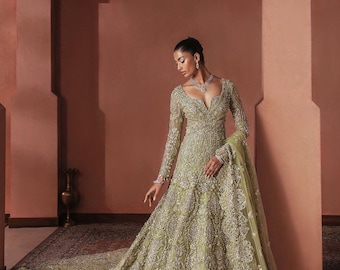 Vestido largo de novia verde pistacho con adornos hechos a mano / Conjunto de boda de diseñador pakistaní
