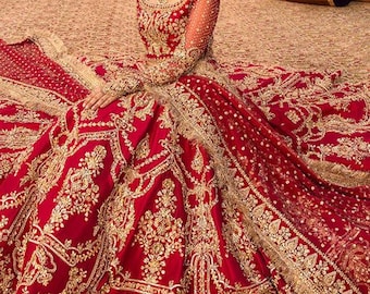 Lehenga Choli pakistaní rojo para novia / Vestido de novia de seda cruda adornado a mano