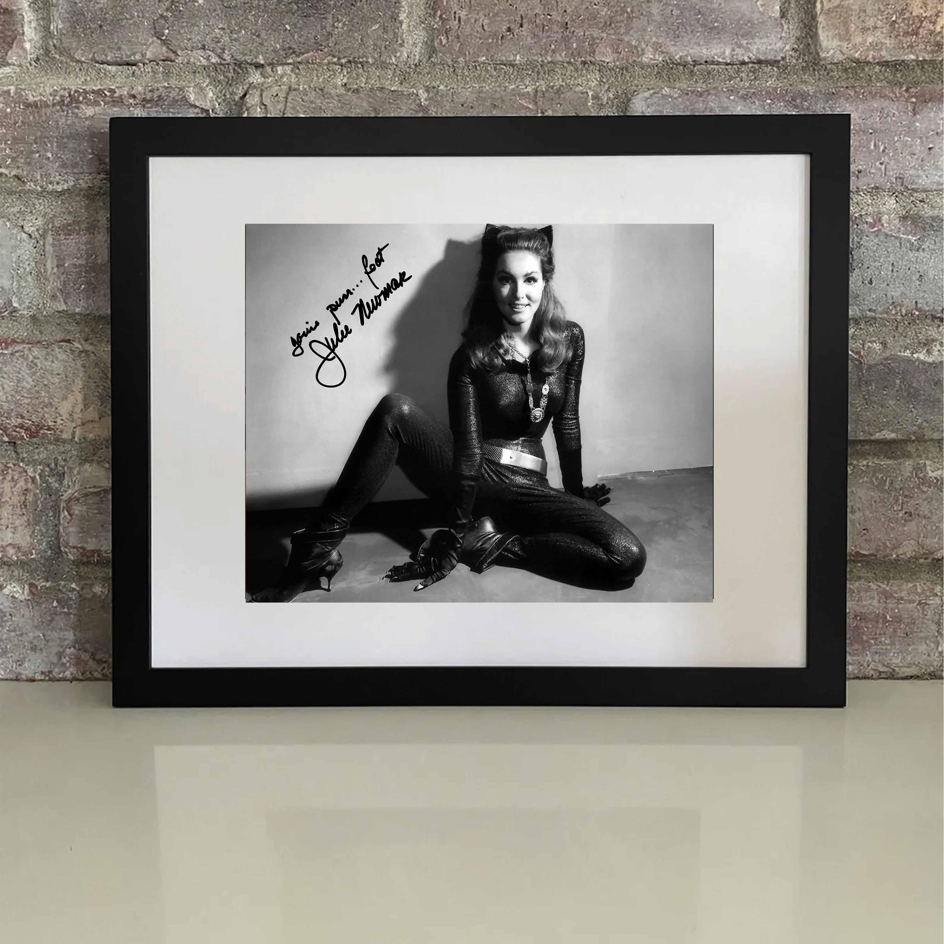 ジュリーニューマー直筆サイン入り超大型写真… Julie newmar - Etsy 日本