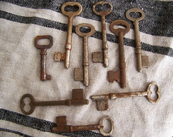 Lot of 9 Antique Skeleton Keys Large Skeleton Key Lot Rusty Antique Keys Jewelry Steampunk Altered Art Supplies Free Shipping