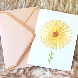 Cartão bordado à mão com girassóis em flor (em branco por dentro)