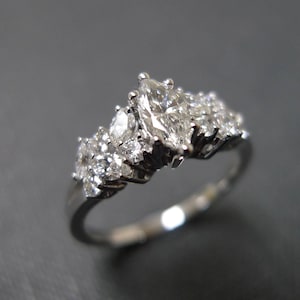 Marquise diamant unik förlovningsring för kvinnor i 14 karat vitguld, bästa konstgjorda labogrodda diamanter i moissanitsten för personlig present