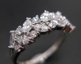 Alianza de boda con diamante talla marquesa, anillo apilable de oro de 14 quilates, alianza nupcial única con diamante cultivado en laboratorio y moissanita talla marquesa de HN Jewelry.