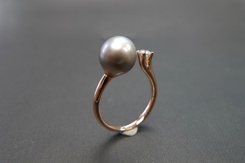 Round Shape Black Pearl and Round Brilliant Cut Diamond Open Ring in 18K Rose Gold image 2