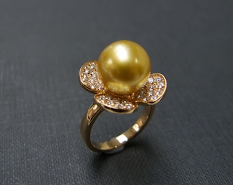 Diamonds Ring with Natural South Sea Pearl in 14K Yellow Gold