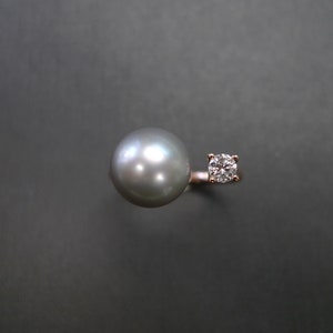 Round Shape Black Pearl and Round Brilliant Cut Diamond Open Ring in 18K Rose Gold image 4