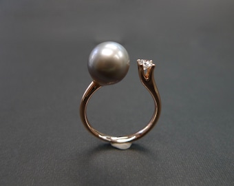 Round Shape Black Pearl and Round Brilliant Cut Diamond Open Ring in 18K Rose Gold