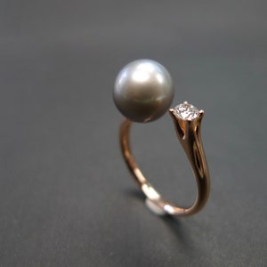 Round Shape Black Pearl and Round Brilliant Cut Diamond Open Ring in 18K Rose Gold image 3