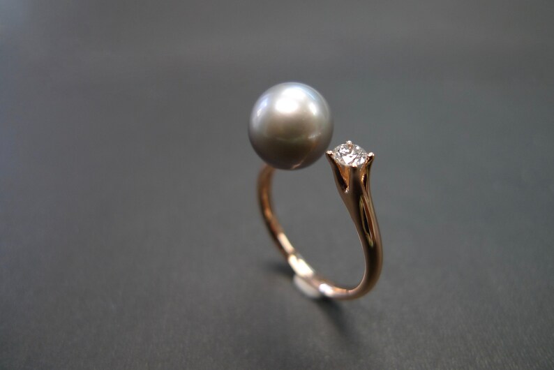 Round Shape Black Pearl and Round Brilliant Cut Diamond Open Ring in 18K Rose Gold image 3