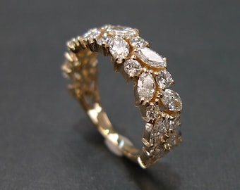 Anel de Noivado Meia Aliança com Diamantes em Formato de Marquise em Ouro Amarelo Maciço 14K