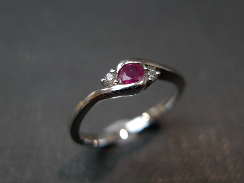 ruby ring, ruby engagement ring, tension ring, twist ring, ruby diamond ring, gift for her, personalized ring, jewelry rings, handmade ring, custom jewelry, jewelry for her, mother gift, gift her jewelry, gift for mother, gift for ring, unique ring