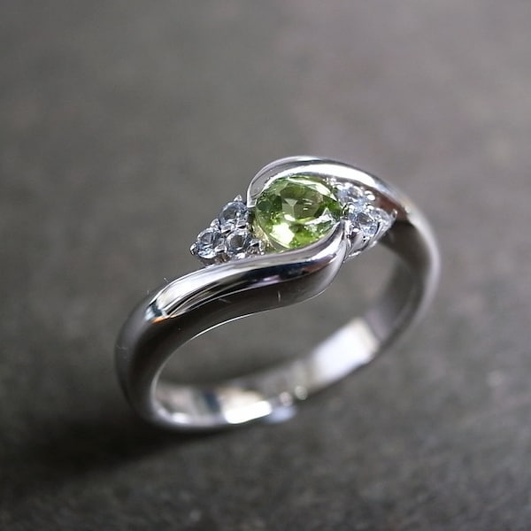 Peridot Engagement Ring - Etsy