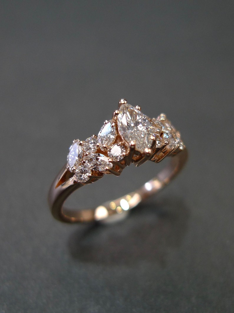 Anillo de compromiso con diamante talla marquesa en oro rosa macizo de 18 quilates / Anillo de boda único con diamante talla marquesa / Anillo moderno con moissanita o diamante de laboratorio