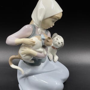Lladró - Girl with cat and dog - Nº5032