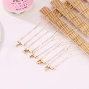 Collar con colgante de corazón pequeño para mujer, delicada joya con inicial en oro y plata, gargantilla con nombre y letra, regalo