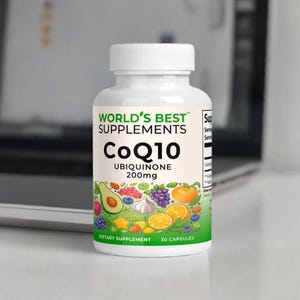 Pu&ograve; includere: Bottiglia bianca con un'etichetta verde che dice "World's Best Supplements CoQ10 Ubiquinone 200mg" e un'illustrazione colorata di frutta e verdura. La bottiglia &egrave; un integratore alimentare con 30 capsule.