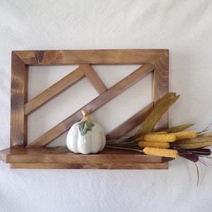 Chippendale Pine Shelf: Entryway Trinket Display, Geometric Design