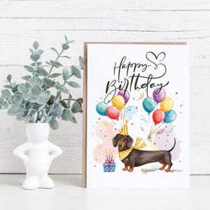 Lindo cartão de aniversário em estilo aquarela com tema de cachorro Dachshund para amantes de cães.